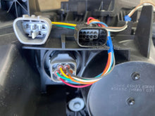 Laden Sie das Bild in den Galerie-Viewer, Frontscheinwerfer Mitsubishi Eclipse Cross W3153 LED Rechts Headlight