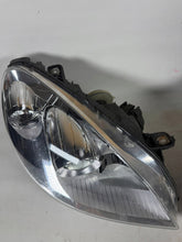 Laden Sie das Bild in den Galerie-Viewer, Frontscheinwerfer Mercedes-Benz W245 A1698207761 Ein Stück (Rechts oder Links) SCH6525419001ed