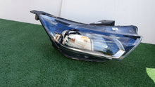 Laden Sie das Bild in den Galerie-Viewer, Frontscheinwerfer Hyundai I20 III Rechts Scheinwerfer Headlight