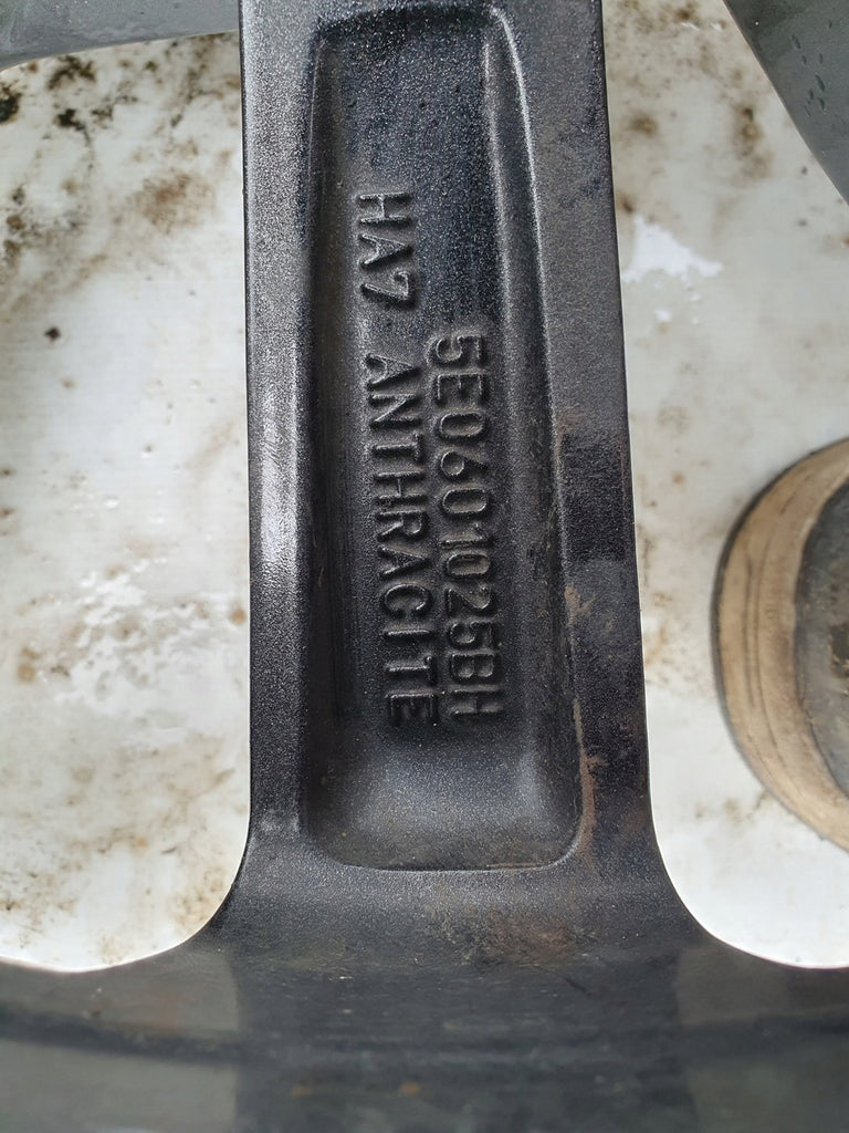 1x Alufelge 18 Zoll 7.5" 5x112 43ET 5E0601025BK Skoda Octavia Iii Rim Wheel