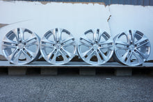 Laden Sie das Bild in den Galerie-Viewer, 4x Alufelge 17 Zoll 7.5" 5x112 45ET Glanz Silber A2074010602 Mercedes-Benz FEL7935654287dg