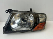 Laden Sie das Bild in den Galerie-Viewer, Frontscheinwerfer Mitsubishi Pajero MCJ16104 Links Scheinwerfer Headlight