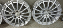 Laden Sie das Bild in den Galerie-Viewer, 4x Alufelge 16 Zoll 6.5" 5x112 38ET Matt Silber A2054012502 Mercedes-Benz FEL8191730515fr