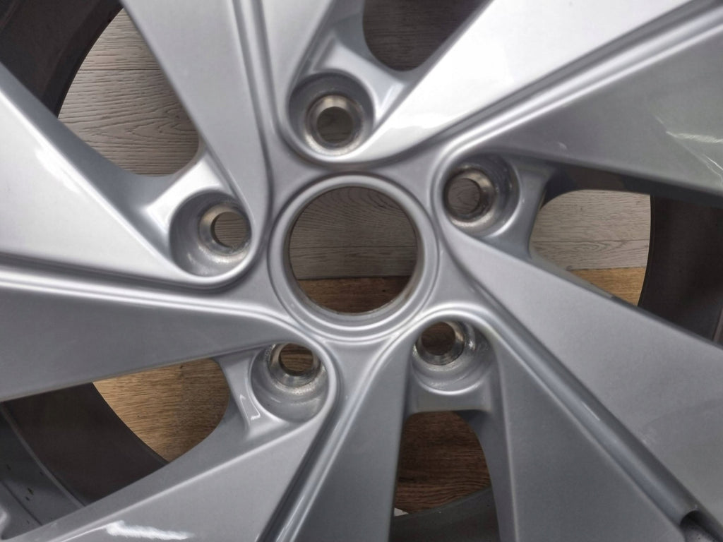 1x Alufelge 17 Zoll 6.5" 5x112 46ET Glanz Silber 5H0601025B VW Golf Viii FEL7448451134me