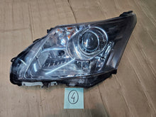 Laden Sie das Bild in den Galerie-Viewer, Frontscheinwerfer Toyota Avensis Links Scheinwerfer Headlight SCH2255822520df