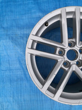 Load image into Gallery viewer, 1x Alufelge 17 Zoll 8.5&quot; 5x112 50ET Glanz Silber 8S0601025 Audi Tt Rim Wheel