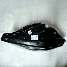 Laden Sie das Bild in den Galerie-Viewer, Frontscheinwerfer Mercedes-Benz W177 A1779062106 LED Rechts oder Links SCH1960225019pk