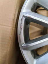 Laden Sie das Bild in den Galerie-Viewer, 1x Alufelge 16 Zoll 6.0&quot; 4x100 40ET 403001563R Dacia Rim Wheel