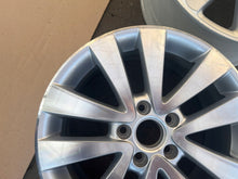Load image into Gallery viewer, 1x Alufelge 17 Zoll 7.0" 5x112 54ET Glanz Silber 5K0601025 VW Golf Rim Wheel FEL7745650575oc