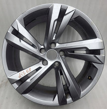 Laden Sie das Bild in den Galerie-Viewer, 1x Alufelge 19 Zoll 8.5" 5x112 38ET Glanz Graphit 5NA601025AM VW Tiguan FEL7699693838em