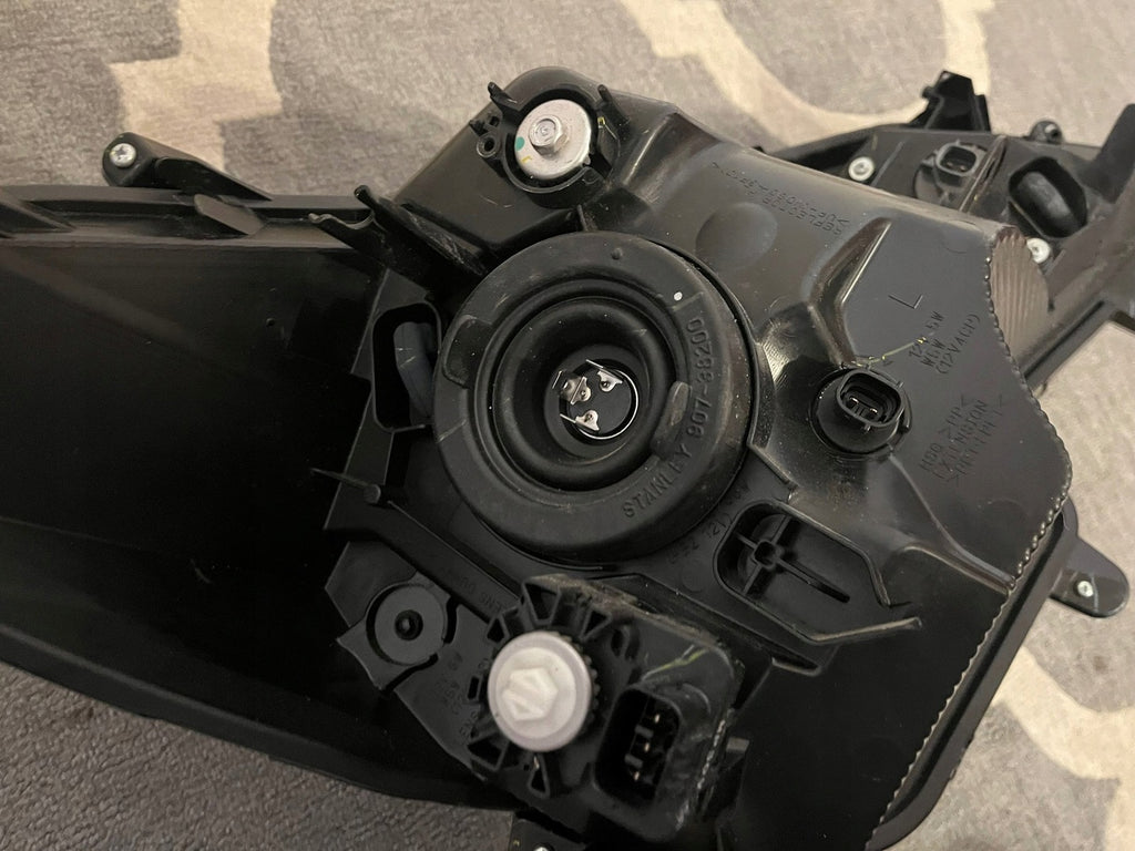 Frontscheinwerfer Mitsubishi Space Star 8301D445 Vorderseite Headlight