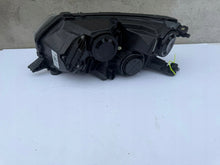 Laden Sie das Bild in den Galerie-Viewer, Frontscheinwerfer Skoda Rapid 5JB941016B Rechts Scheinwerfer Headlight SCH1475466931ym