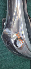 Laden Sie das Bild in den Galerie-Viewer, Frontscheinwerfer Toyota Avensis 81170-05390 Ein Stück (Rechts oder Links) SCH2315345733bc