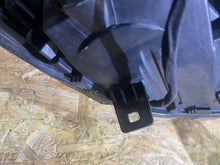 Laden Sie das Bild in den Galerie-Viewer, Frontscheinwerfer Mercedes-Benz Sprinter A9109060000 Links Headlight