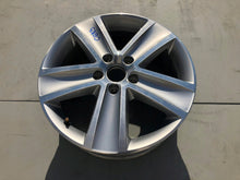 Load image into Gallery viewer, 1x Alufelge 17 Zoll 6.0&quot; 5x112 50ET 2K5601025D VW Caddy Rim Wheel