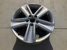 Laden Sie das Bild in den Galerie-Viewer, 1x Alufelge 17 Zoll 6.0" 5x112 50ET 2K5601025D VW Caddy Rim Wheel FEL1261229189jy