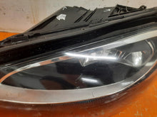 Laden Sie das Bild in den Galerie-Viewer, Frontscheinwerfer Mercedes-Benz W205 Ein Stück (Rechts oder Links) Headlight SCH9578240375ad