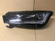 Laden Sie das Bild in den Galerie-Viewer, Frontscheinwerfer Skoda Octavia IV 5E4941015A Ein Stück (Rechts oder Links) SCH2177233483aw