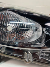 Laden Sie das Bild in den Galerie-Viewer, Frontscheinwerfer Mazda III DB5J-51030 LED Rechts Scheinwerfer Headlight