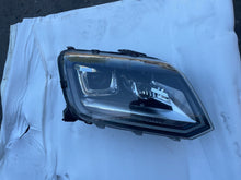 Laden Sie das Bild in den Galerie-Viewer, Frontscheinwerfer VW Amarok 2H3941032 Xenon Ein Stück (Rechts oder Links) SCH5180652000in