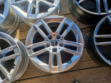 Laden Sie das Bild in den Galerie-Viewer, 4x Alufelge 16 Zoll 7.0" 5x112 41ET 6888838 VW Golf Rim Wheel FEL2132376969mv