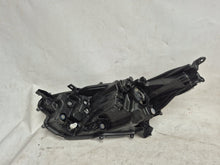 Laden Sie das Bild in den Galerie-Viewer, Frontscheinwerfer Toyota Yaris Rechts Scheinwerfer Headlight SCH2142544703ro