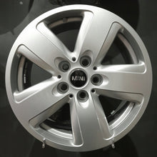 Laden Sie das Bild in den Galerie-Viewer, 4x Alufelge 16 Zoll 7.0" 5x112 41ET Glanz Silber 6856029 Mini Countryman FEL5588868425ab