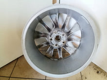 Load image into Gallery viewer, 1x Alufelge 18 Zoll 8.5" 5x112 41ET Glanz Silber 3V0601025BC Skoda Superb FEL6013055808ej
