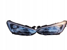 Laden Sie das Bild in den Galerie-Viewer, Frontscheinwerfer Ford Focus JX7B-13E014-AD JX7B-13E015-AD Ein Satz Headlight SCH2088822718ng