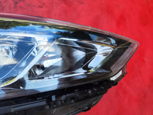 Laden Sie das Bild in den Galerie-Viewer, Frontscheinwerfer Hyundai I30 III 92102G4510BSP Rechts Scheinwerfer Headlight SCH4180226770ij