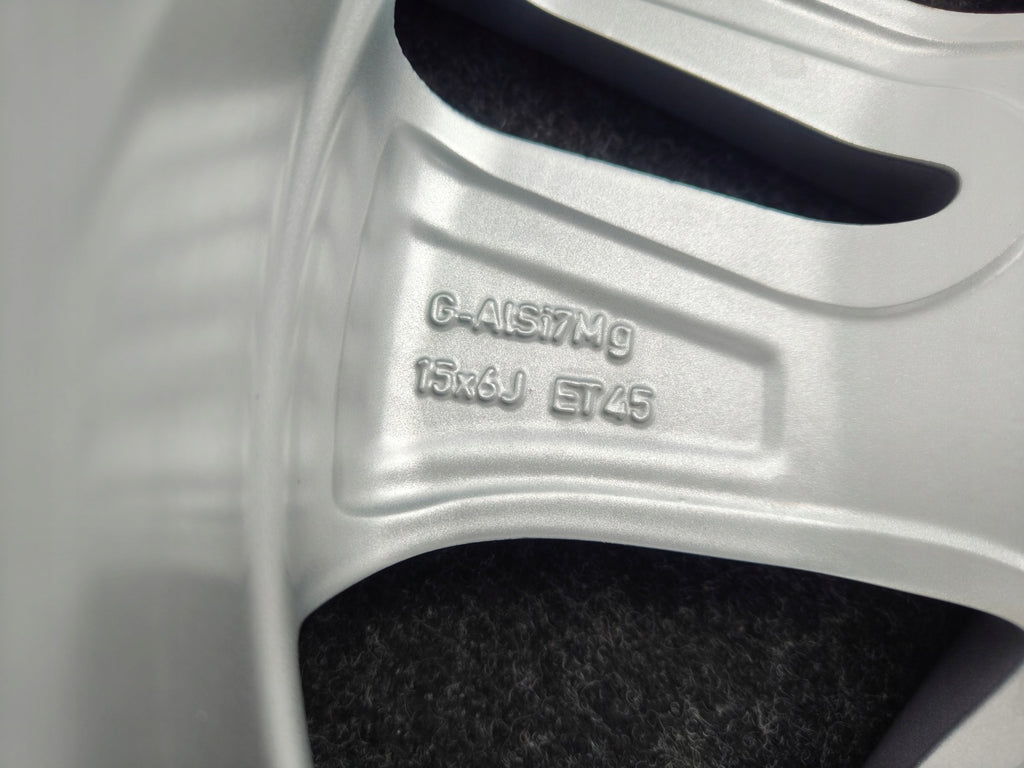 1x Alufelge 15 Zoll 6.0" 5x100 45ET Glanz Silber 42611-K0030 Toyota Yaris FEL1925716518zd