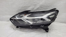 Laden Sie das Bild in den Galerie-Viewer, Frontscheinwerfer Dacia Sandero III Jogger 260607161R LED Links Headlight