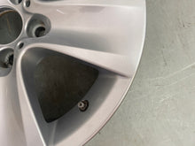 Load image into Gallery viewer, 1x Alufelge 17 Zoll 8.0" 5x120 30ET Glanz Silber 6790172 BMW F11 F06 F10 FEL6566338684mt