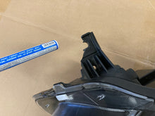 Laden Sie das Bild in den Galerie-Viewer, Frontscheinwerfer Ford Kuga LV4B-13017-AH- Links Scheinwerfer Headlight SCH6482292854ca