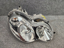 Laden Sie das Bild in den Galerie-Viewer, Frontscheinwerfer Mercedes-Benz W203 A2038203659SCZ 030116627815 Xenon Rechts SCH2853212262ru