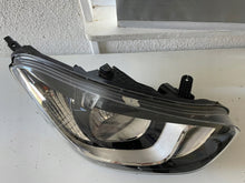 Laden Sie das Bild in den Galerie-Viewer, Frontscheinwerfer Hyundai I20 921021J510 Rechts Scheinwerfer Headlight SCH5423140718jj
