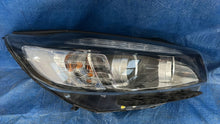 Laden Sie das Bild in den Galerie-Viewer, Frontscheinwerfer Kia Sorento Xenon Rechts Scheinwerfer Headlight