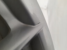 Laden Sie das Bild in den Galerie-Viewer, 1x Alufelge 17 Zoll 8.0" 5x130 40ET Glanz Silber 98736212600 Porsche Rim Wheel FEL9259053455cq