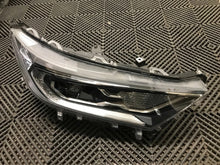 Laden Sie das Bild in den Galerie-Viewer, Frontscheinwerfer Toyota V LED Rechts Scheinwerfer Headlight