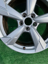 Load image into Gallery viewer, 1x Alufelge 18 Zoll 8.0&quot; 5x112 4K0601025D Audi A6 C8 Rim Wheel