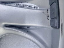 Laden Sie das Bild in den Galerie-Viewer, 1x Alufelge 17 Zoll 7.0&quot; 5x130 55ET Glanz Silber 99636212400 Porsche 996 Carrera
