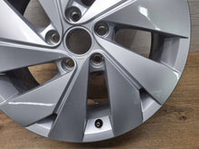 Load image into Gallery viewer, 1x Alufelge 17 Zoll 6.5" 5x112 46ET Glanz Silber 5H0601025B VW Golf Viii FEL7448451134me