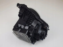 Laden Sie das Bild in den Galerie-Viewer, Frontscheinwerfer Land Rover Defender L8B2-13W030-FF L8B2-13W029-FF Ein Satz SCH3563976670cr