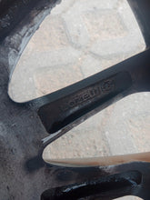 Laden Sie das Bild in den Galerie-Viewer, 1x Alufelge 17 Zoll 7.0&quot; 5x114.3 45ET Glanz Silber 9965A17070 Mazda Cx5 Cx-5