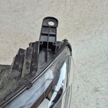 Laden Sie das Bild in den Galerie-Viewer, Frontscheinwerfer Dacia Duster 260609367R Links Scheinwerfer Headlight