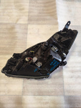 Laden Sie das Bild in den Galerie-Viewer, Frontscheinwerfer Toyota Yaris Rechts Scheinwerfer Headlight SCH2264002061tw