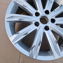 Load image into Gallery viewer, 1x Alufelge 17 Zoll 6.5" 5x112 52ET Glanz Silber 5TA601025D VW Touran Rim Wheel FEL5867983245op
