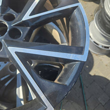 Laden Sie das Bild in den Galerie-Viewer, 1x Alufelge 18 Zoll 7.0" 5x100 39ET Schwarz 657601025A Skoda Fabia Iii Rim Wheel FEL7215118164di