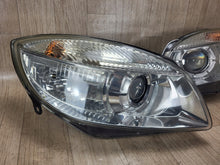 Laden Sie das Bild in den Galerie-Viewer, Frontscheinwerfer Skoda Fabia II Roomster Ein Satz Scheinwerfer Headlight SCH8724831178wg