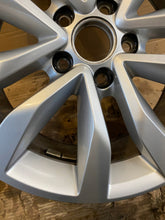 Load image into Gallery viewer, 1x Alufelge 17 Zoll 6.5&quot; 5x112 5C0601025F VW Beetle Rim Wheel